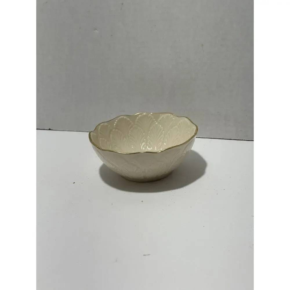 Lenox Porcelain Acanthus Leaf Bowl Ivory 24 K Gold Trimmed Edge Trinket Dish USA